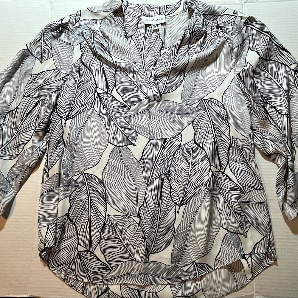 Gibson Latimer Black and White Leaf Print Blouse